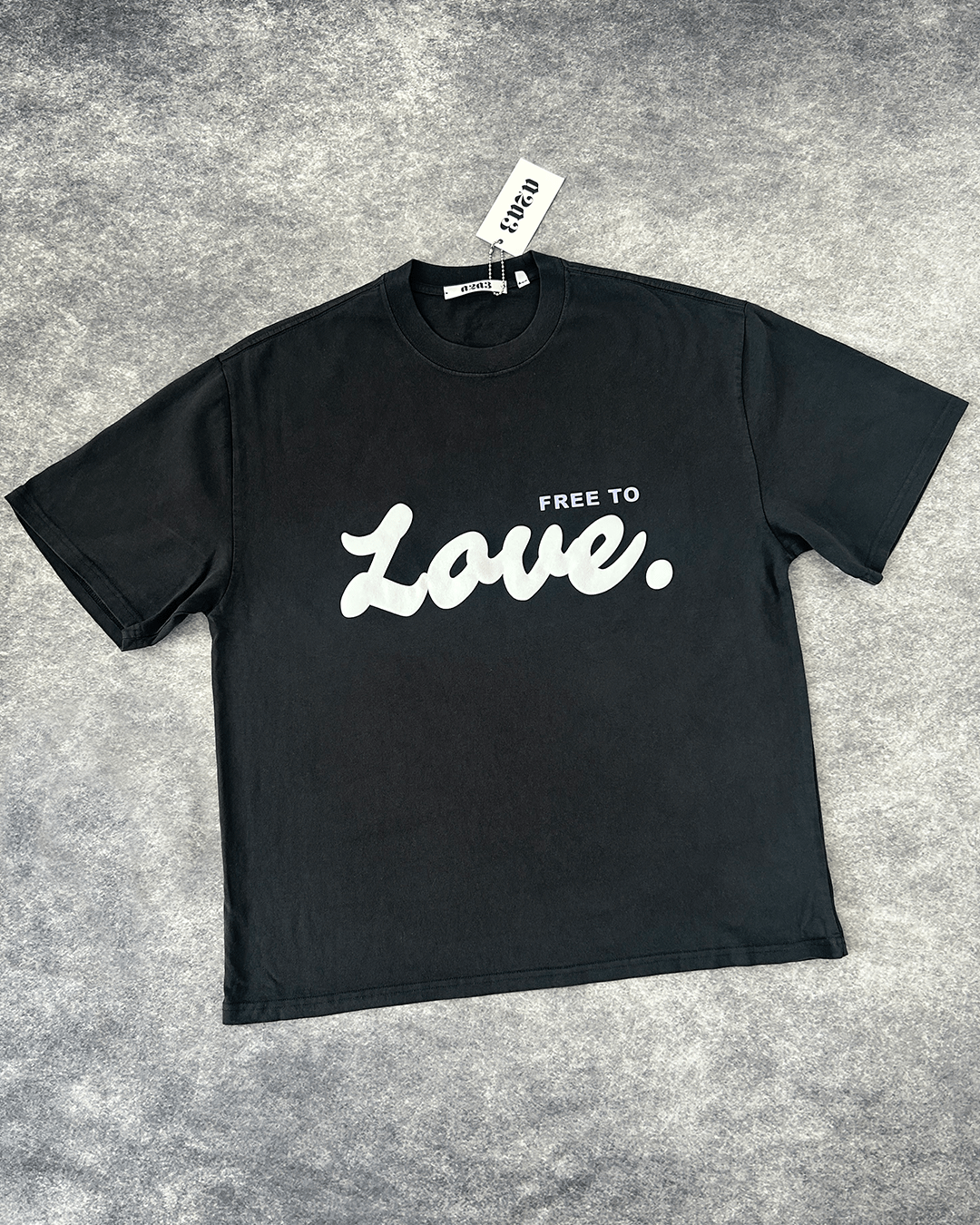 FREE TO LOVE TEE